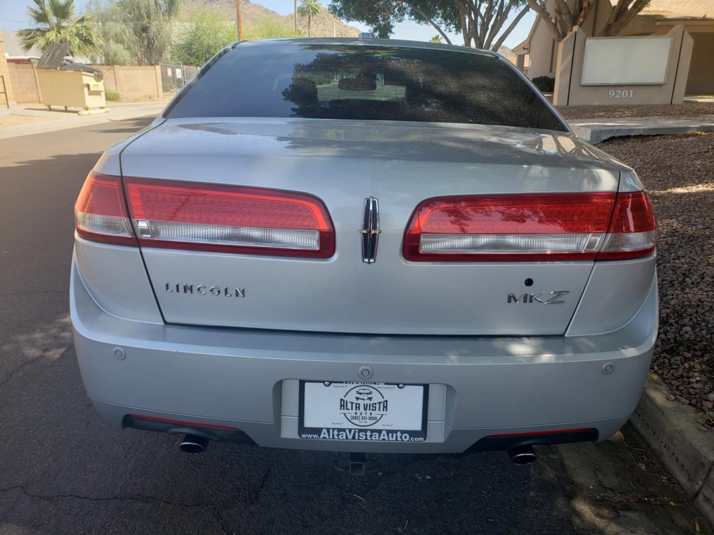 2010 /gray and black Lincoln MKZ base (3LNHL2GCXAR) with an 3.5L V6 DOHC 24V engine, 6-Speed Automatic transmission, located at 323 E Dunlap Ave., Phoenix, AZ, 85020, (602) 331-9000, 33.567677, -112.069000 - Photo#7